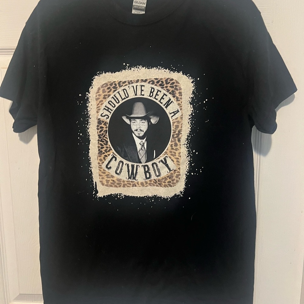 Gildan Black Short Sleeve Vintage Graphic Tee